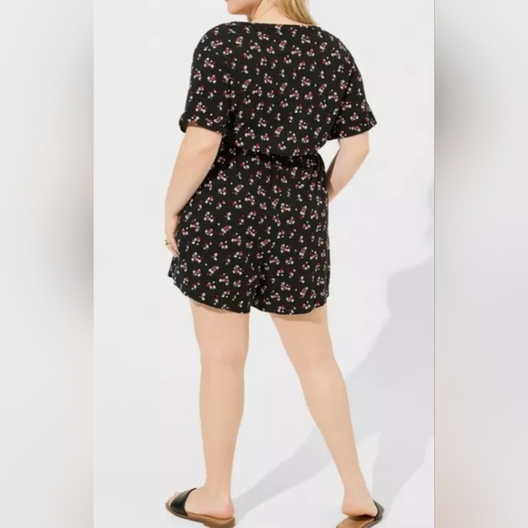 Torrid Floral Shorts Romper 4x/26 - Picture 2 of 15